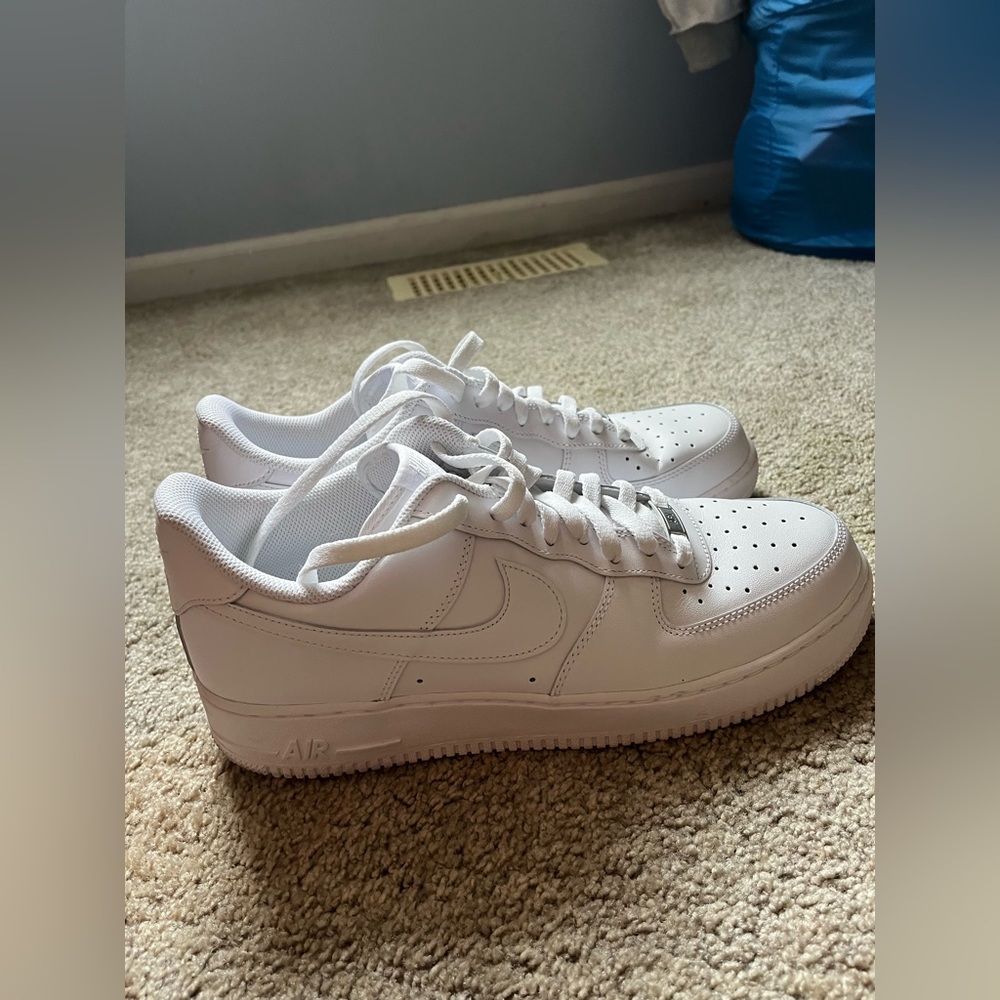 NIKE AIR FORCE 1 07’